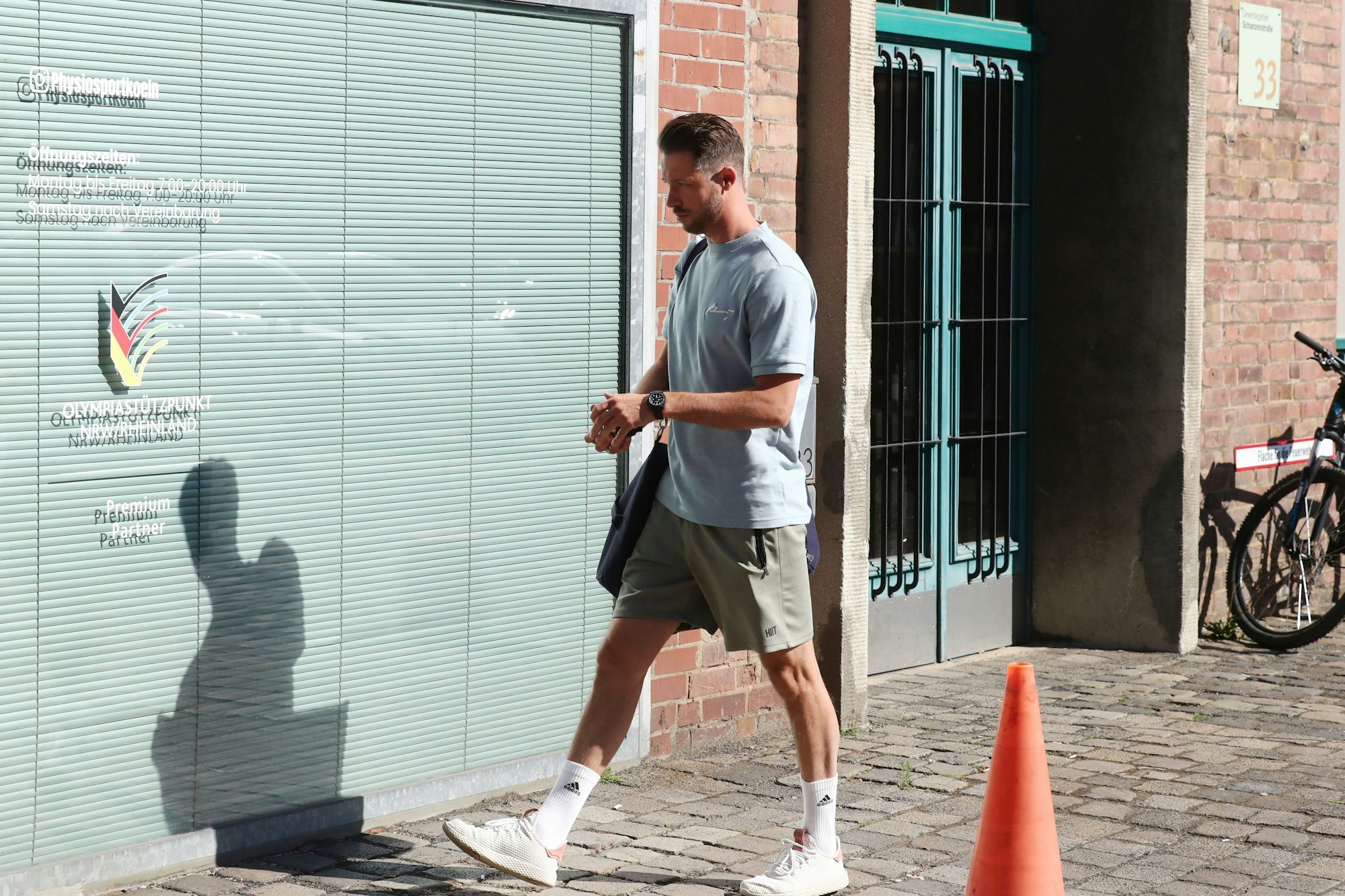 Mark Uth auf dem Weg zu den Leistungstests.