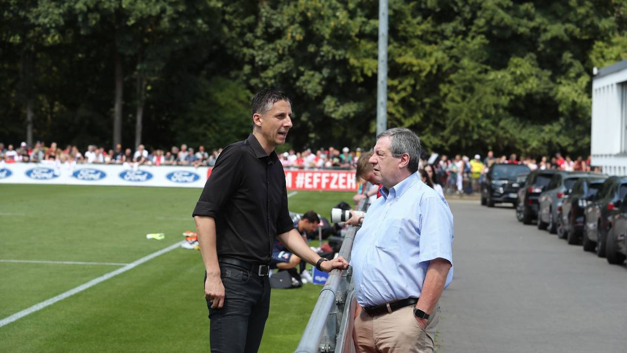 Christian Keller (li.) spricht mit Werner Wolf.