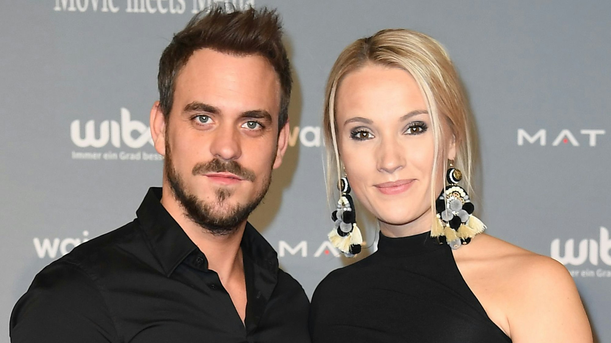 Schauspieler Marc Barthel und seine Freundin Anna Hofbauer sind im Hotel Adlon.