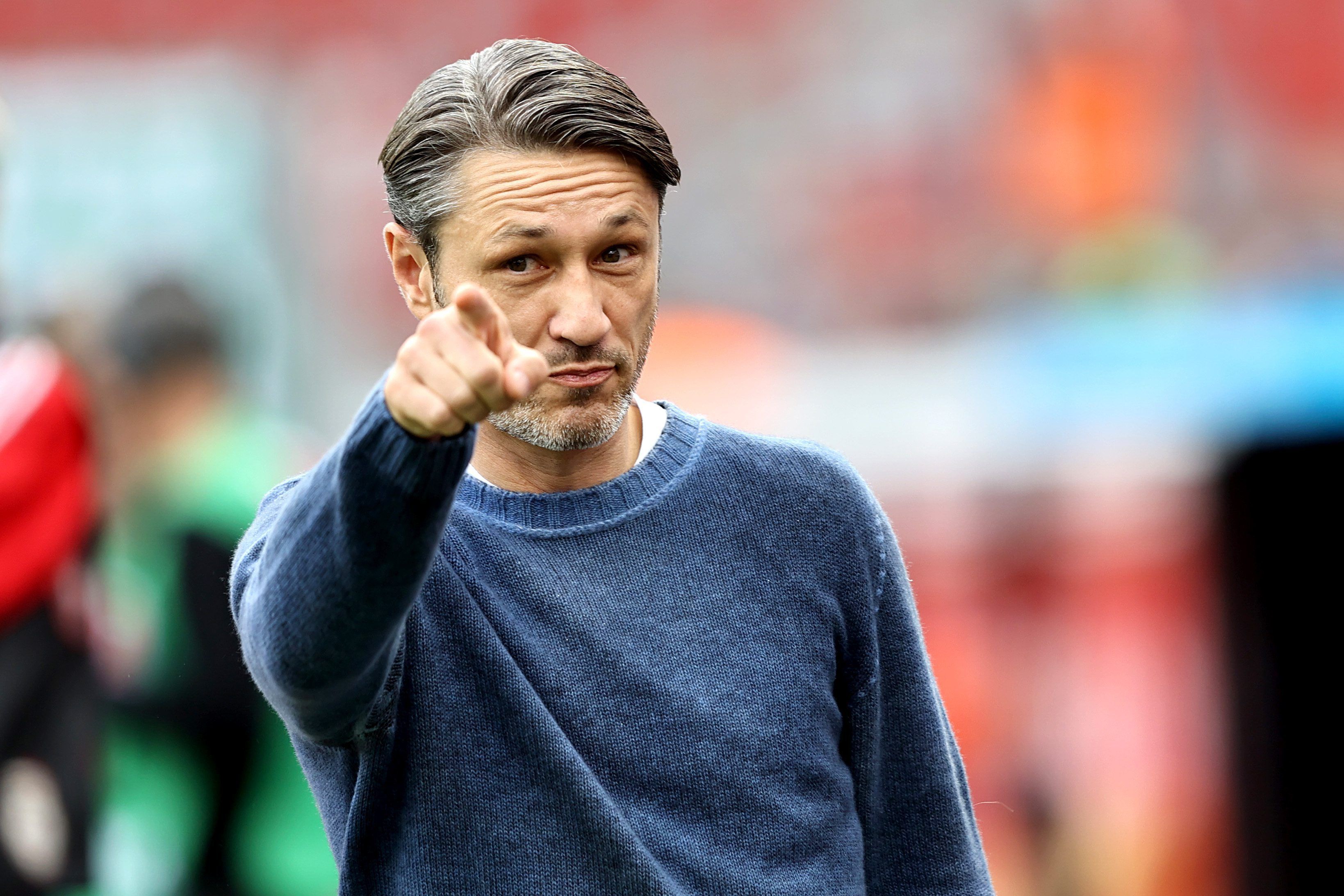 Niko Kovac zeigt die Richtung an.