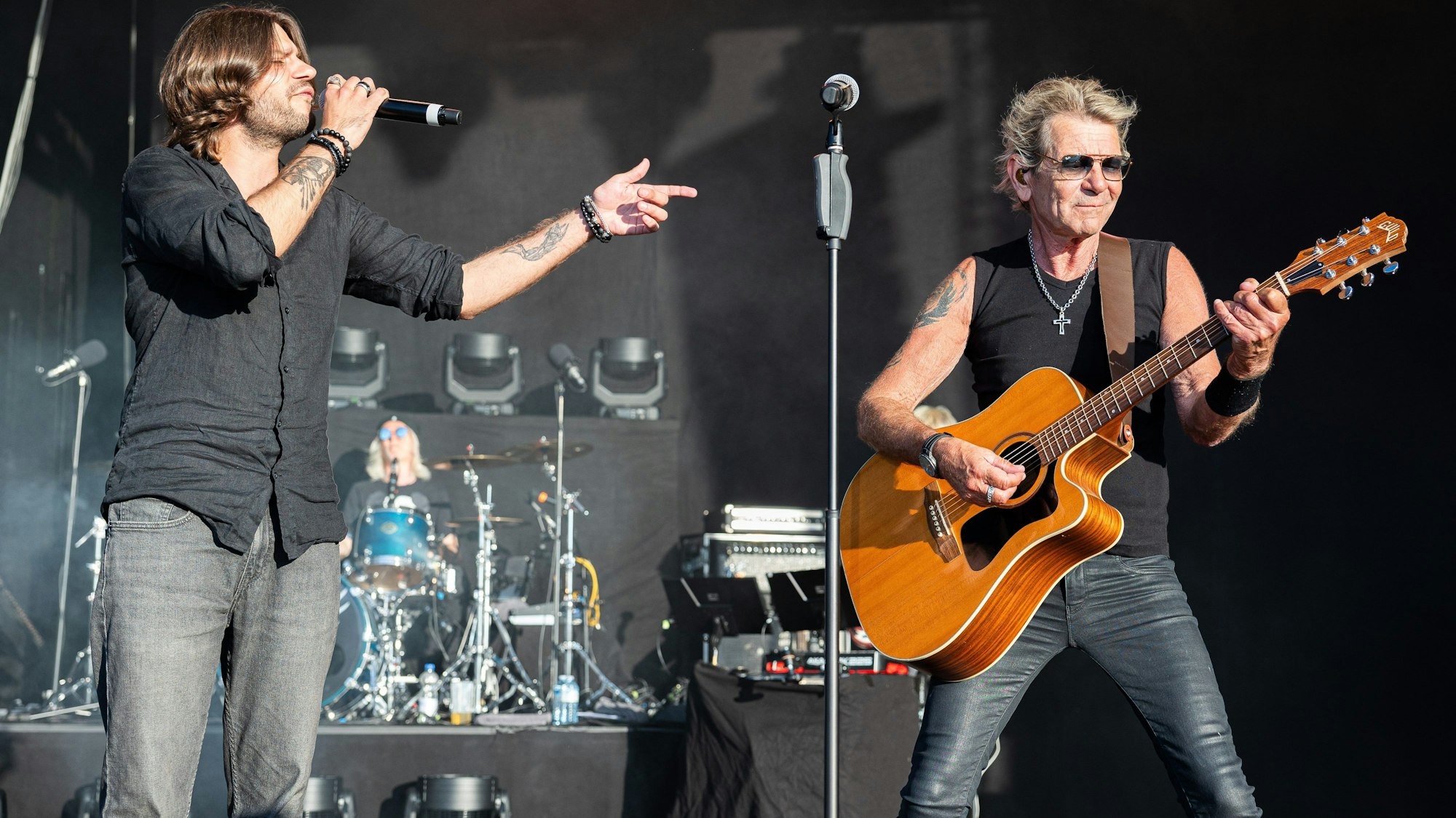 Der Sänger Matthias Reim tritt zusammen mit seinem Sohn Julian Reim auf.