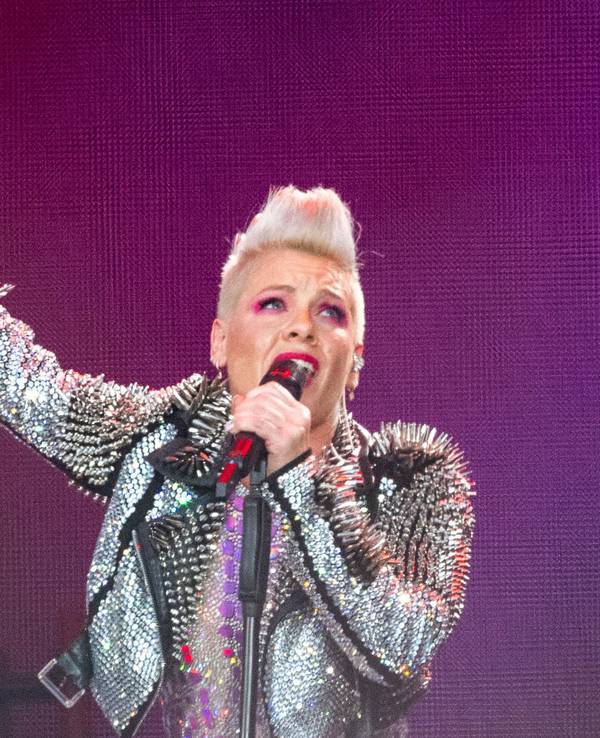 Pink bei einem Konzert in Deutschland
