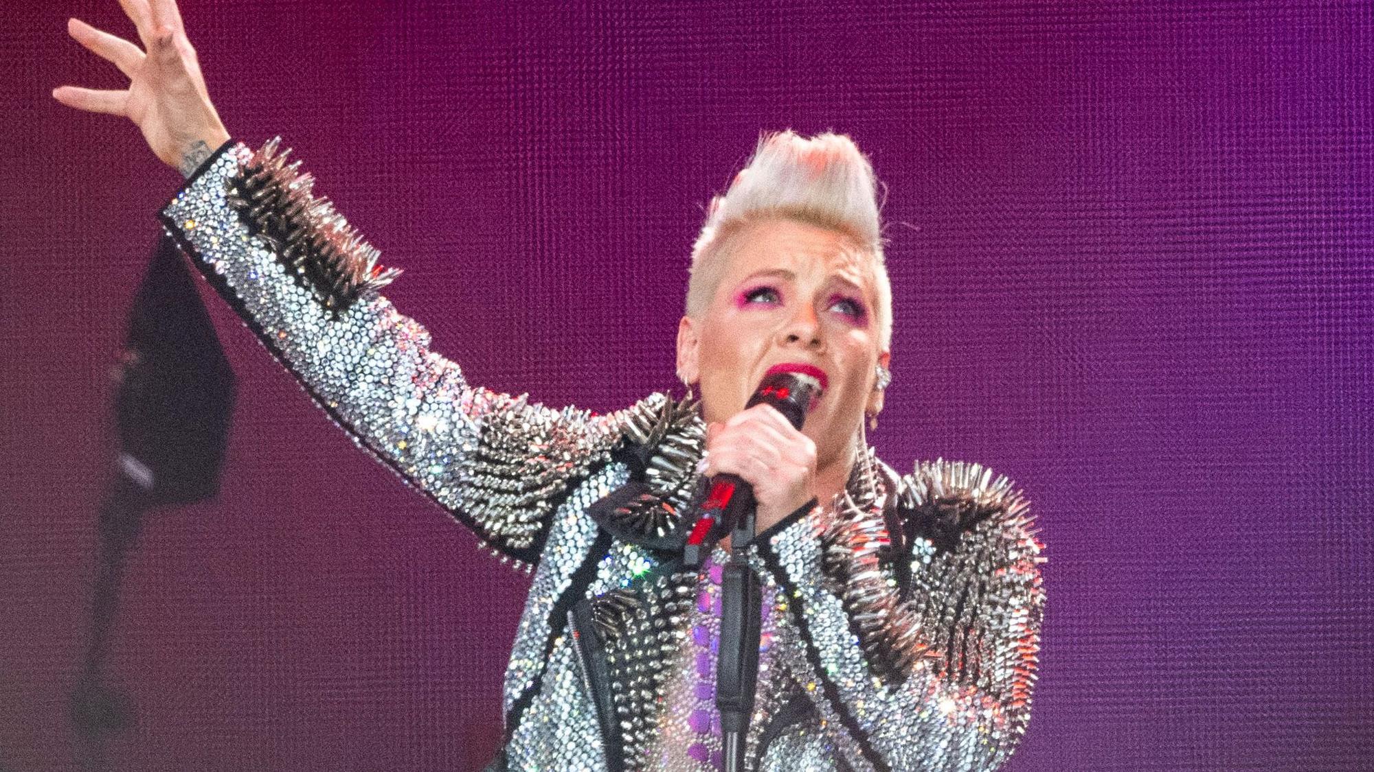 Pink bei einem Konzert in Deutschland