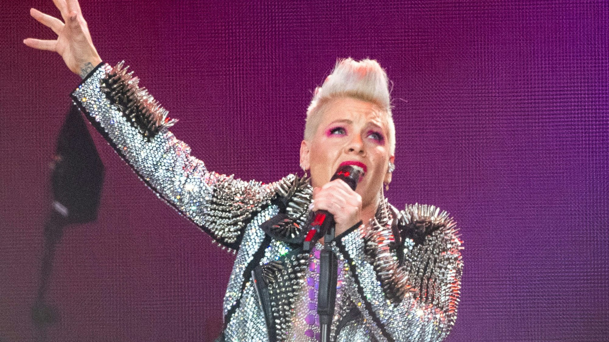 Pink bei einem Konzert in Deutschland
