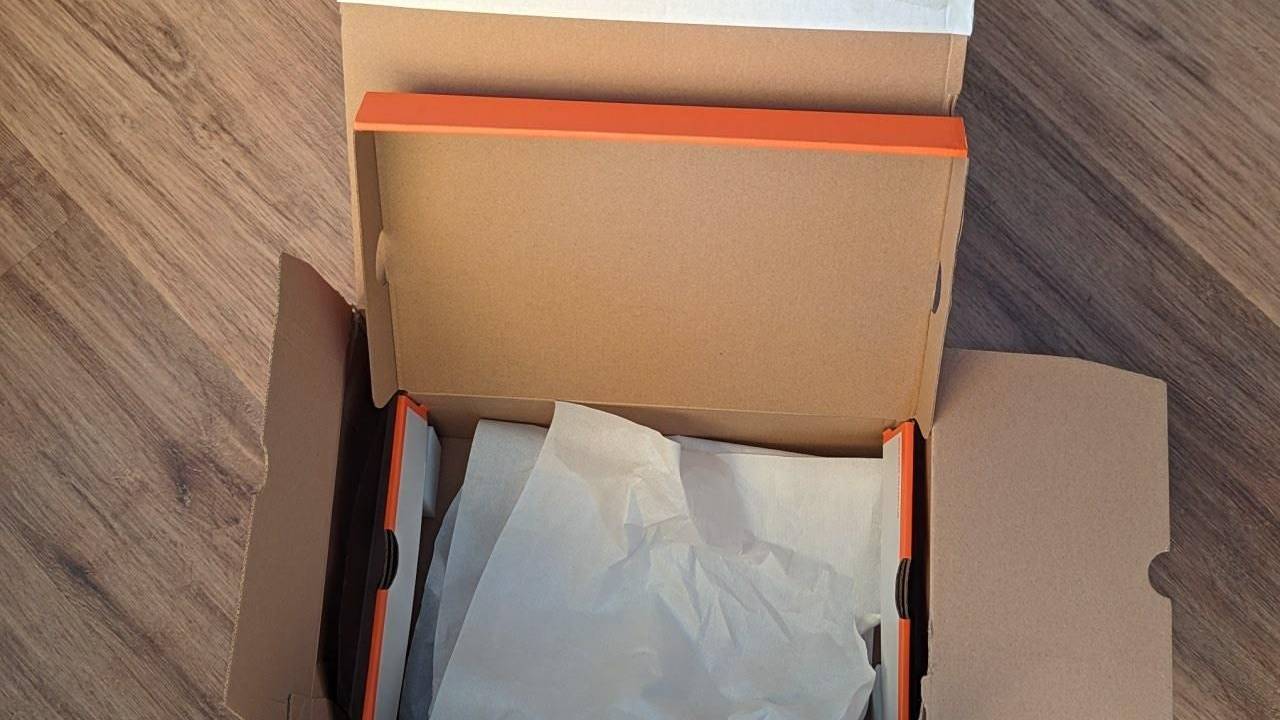 Leerer Nike-Schuhkarton in einer DPD-Lieferung
