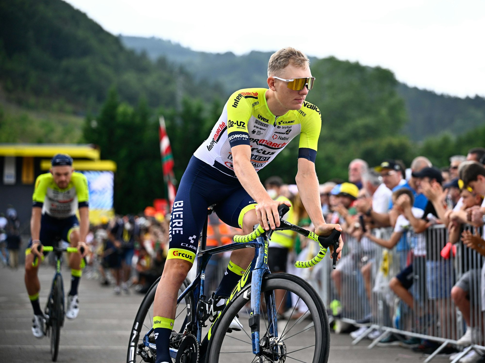 Georg Zimmermann aus Deutschland vom Team Intermarche-Circus Wanty bereitet sich auf den Start vor.