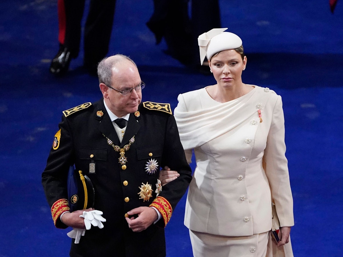 Fürst Albert II. und Fürstin Charlène von Monaco haben deutsche Vorfahren. Hier sieht man das Fürstenpaar bei König Charles' Krönung im Mai.