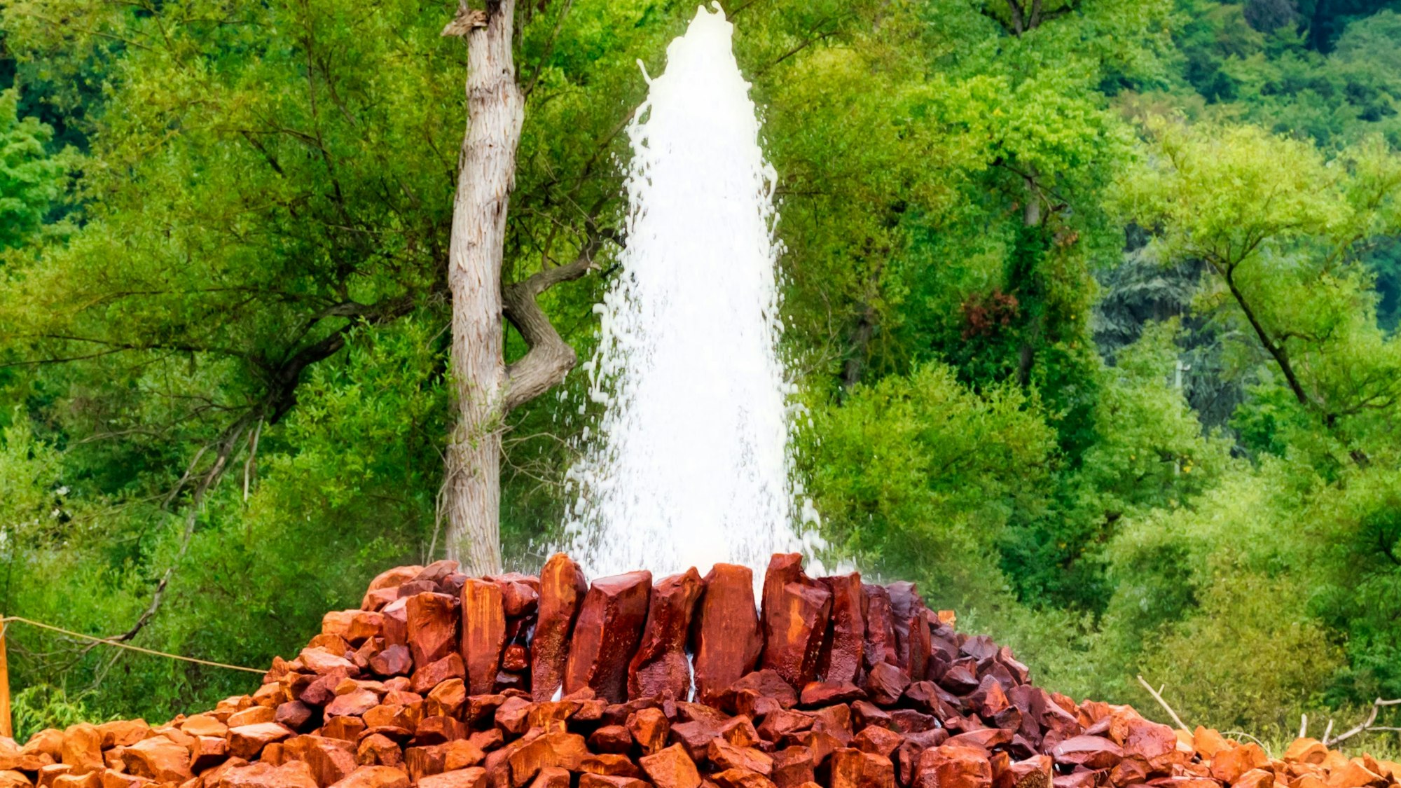 Der Kaltwassergeysir Andernach in Rheinland-Pfalz