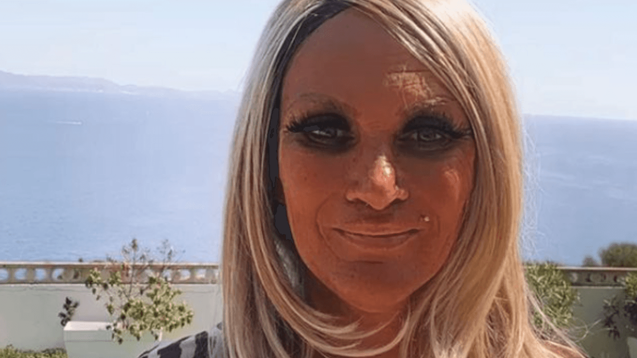 Caro Robens lächelt in die Kamera