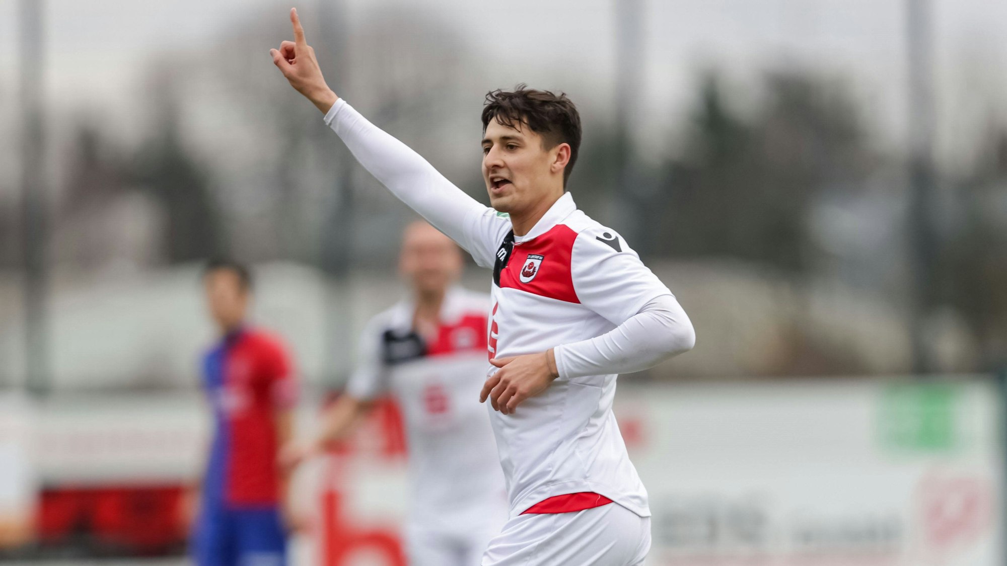 Henri Matter jubelt im Trikot des SV Lippstadt über ein Tor.