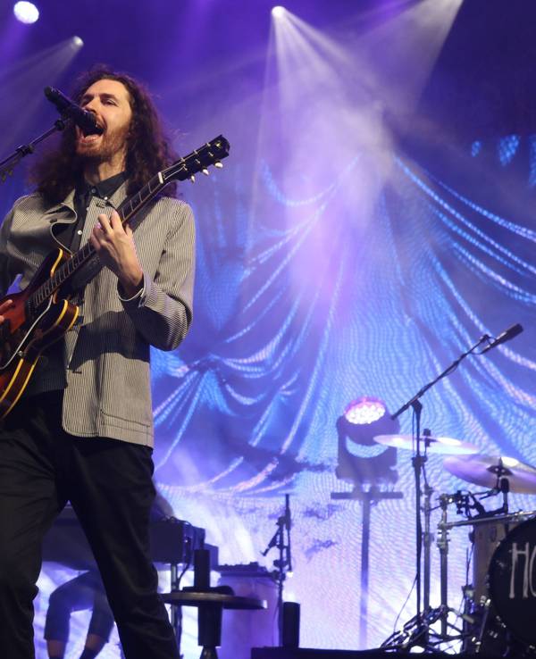 Hozier am 5. Juli 2023 bei einem Auftritt in Manchester.