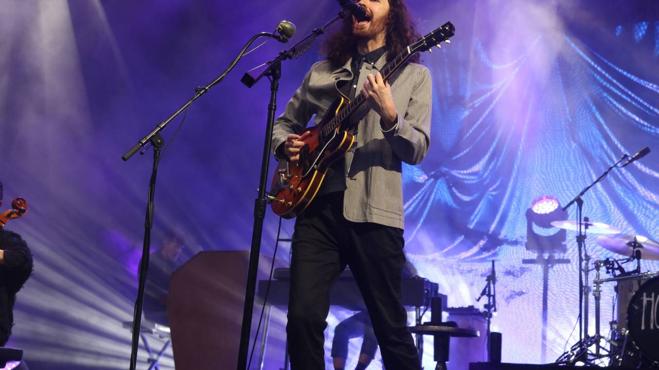 Hozier am 5. Juli 2023 bei einem Auftritt in Manchester.
