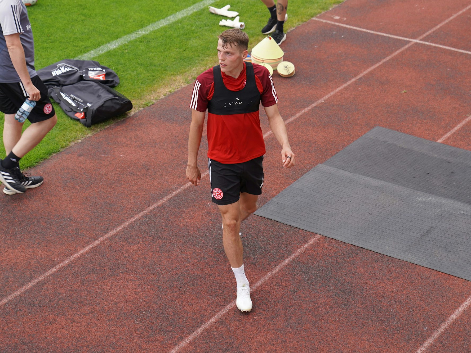 Benjamin Böckle geht im Trainingslager vom Platz.