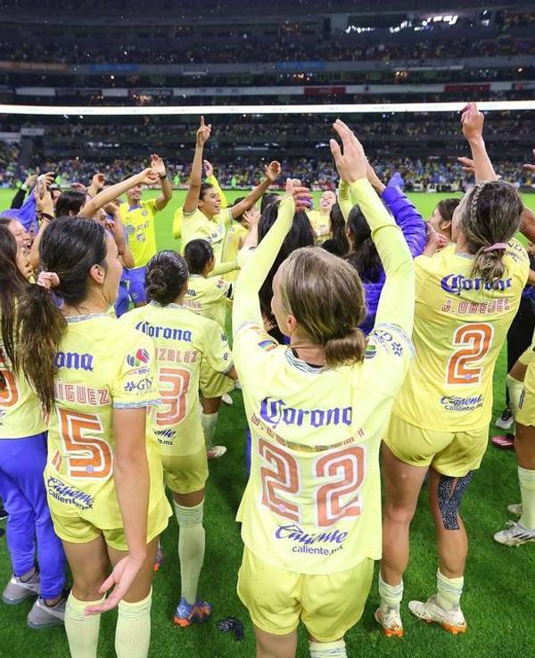 Die Spielerinnen von Club América jubeln über den Titel in der mexikanischen Liga MX Femenil.