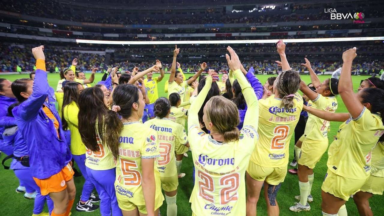 Die Spielerinnen von Club América jubeln über den Titel in der mexikanischen Liga MX Femenil.