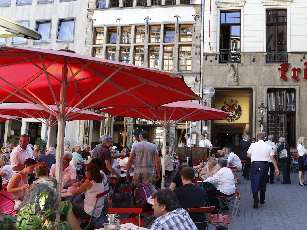 Außensicht auf das Früh am Dom.