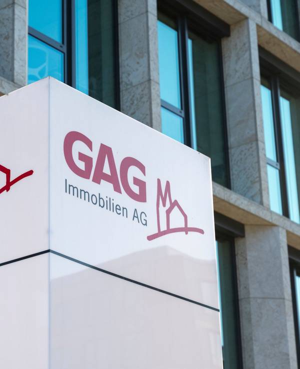 Auf einem Schild steht GAG Immobilien AG.