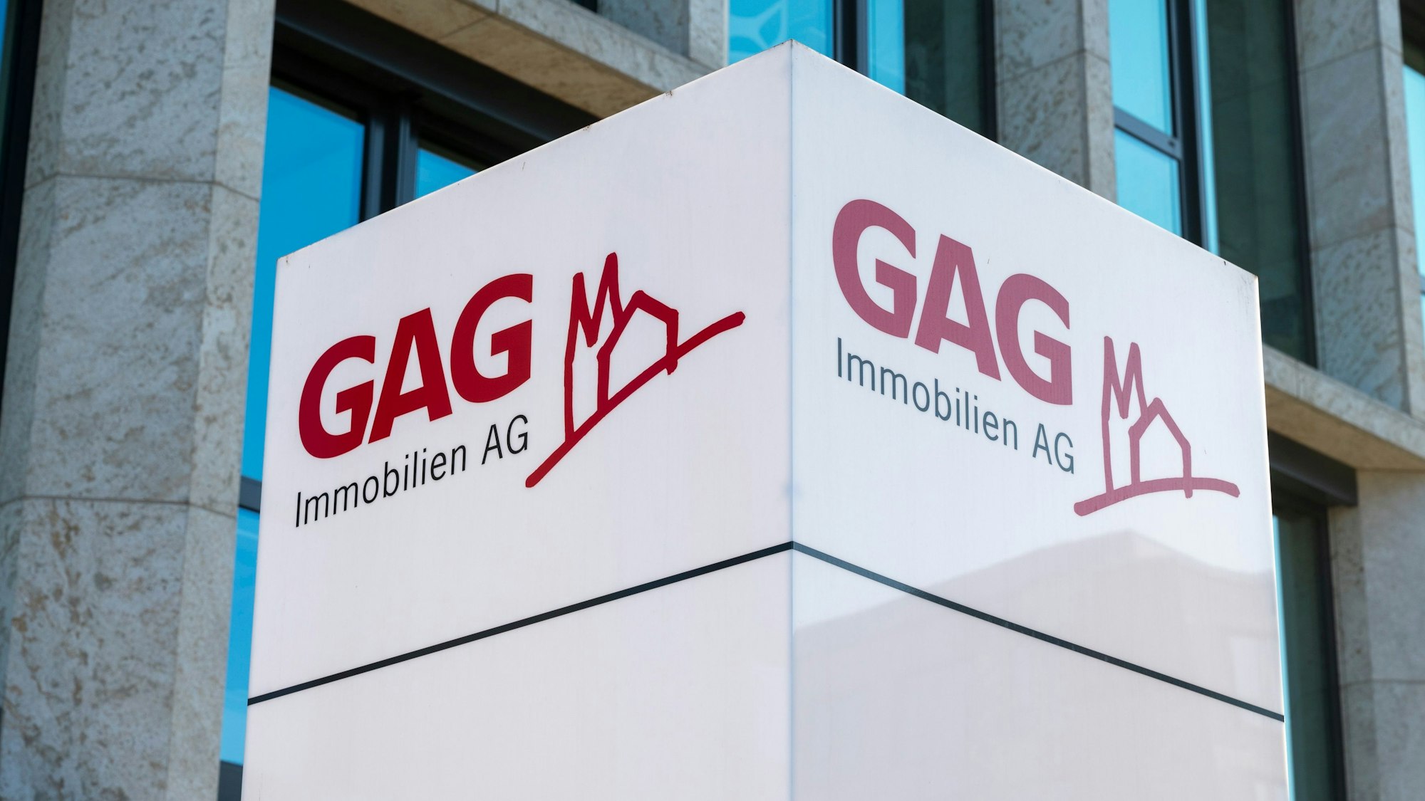 Auf einem Schild steht GAG Immobilien AG.
