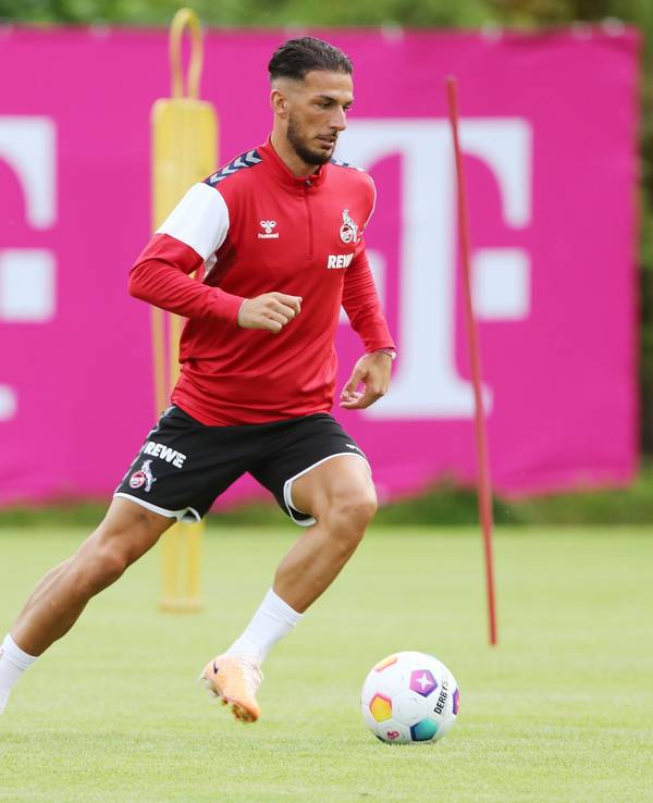 Leart Paqarada im Training des 1. FC Köln.