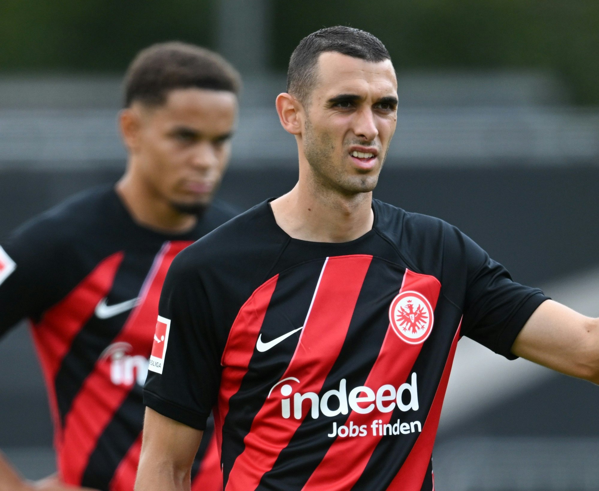 Ellyes Skhiri steht auf dem Trainingsplatz.