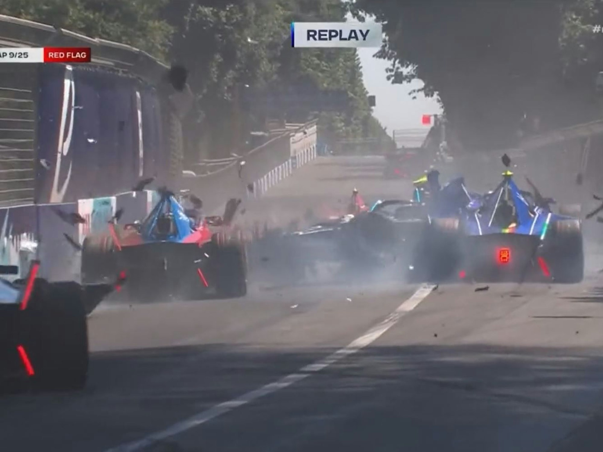 Massencrash bei der Formel E in Rom.