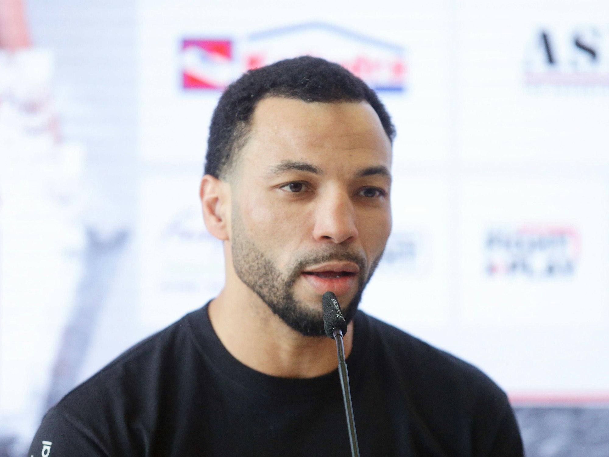 Maurice Weber bei einer Pressekonferenz.