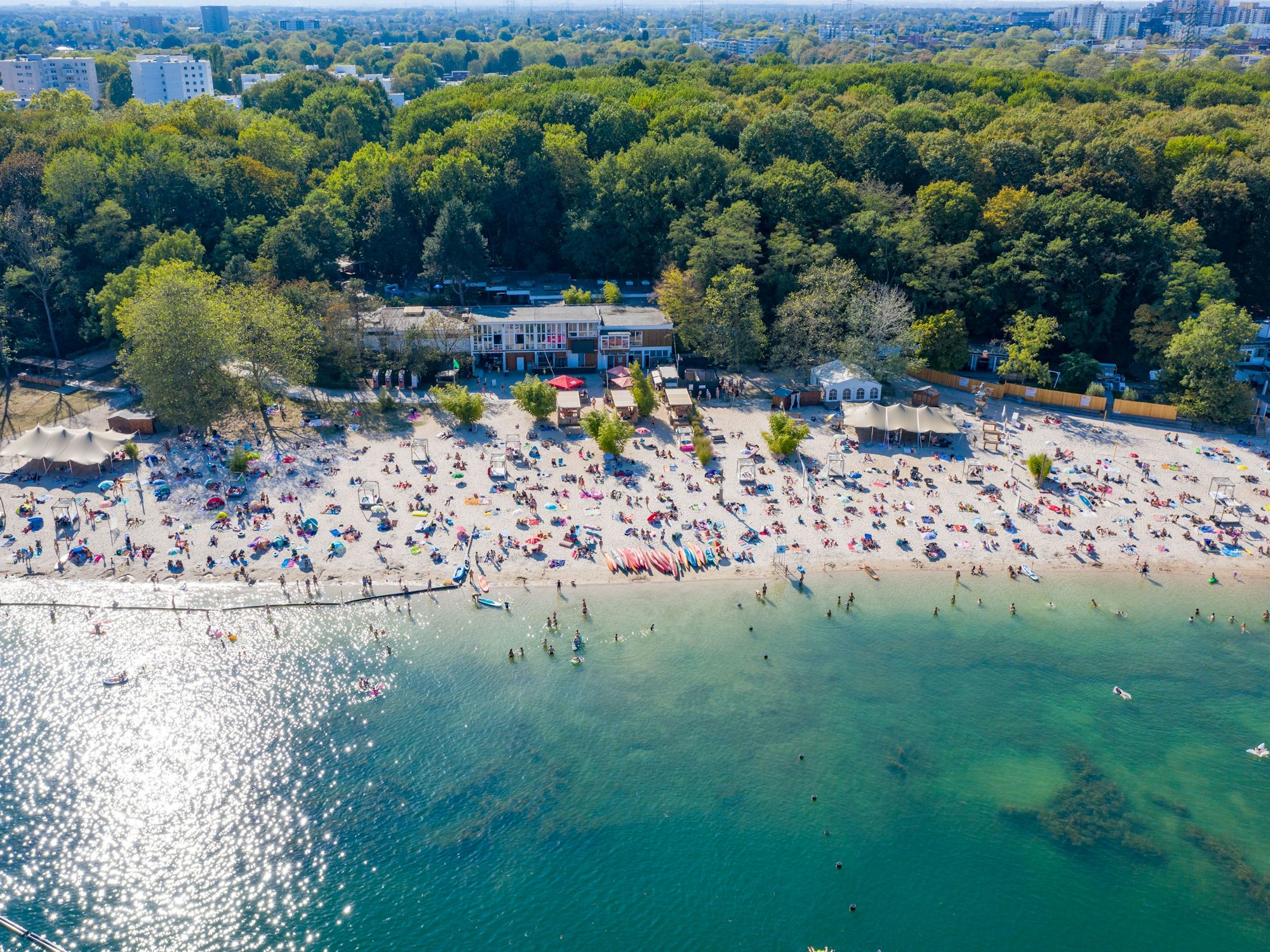 Luftaufnahme des Fühlinger Sees in Köln.