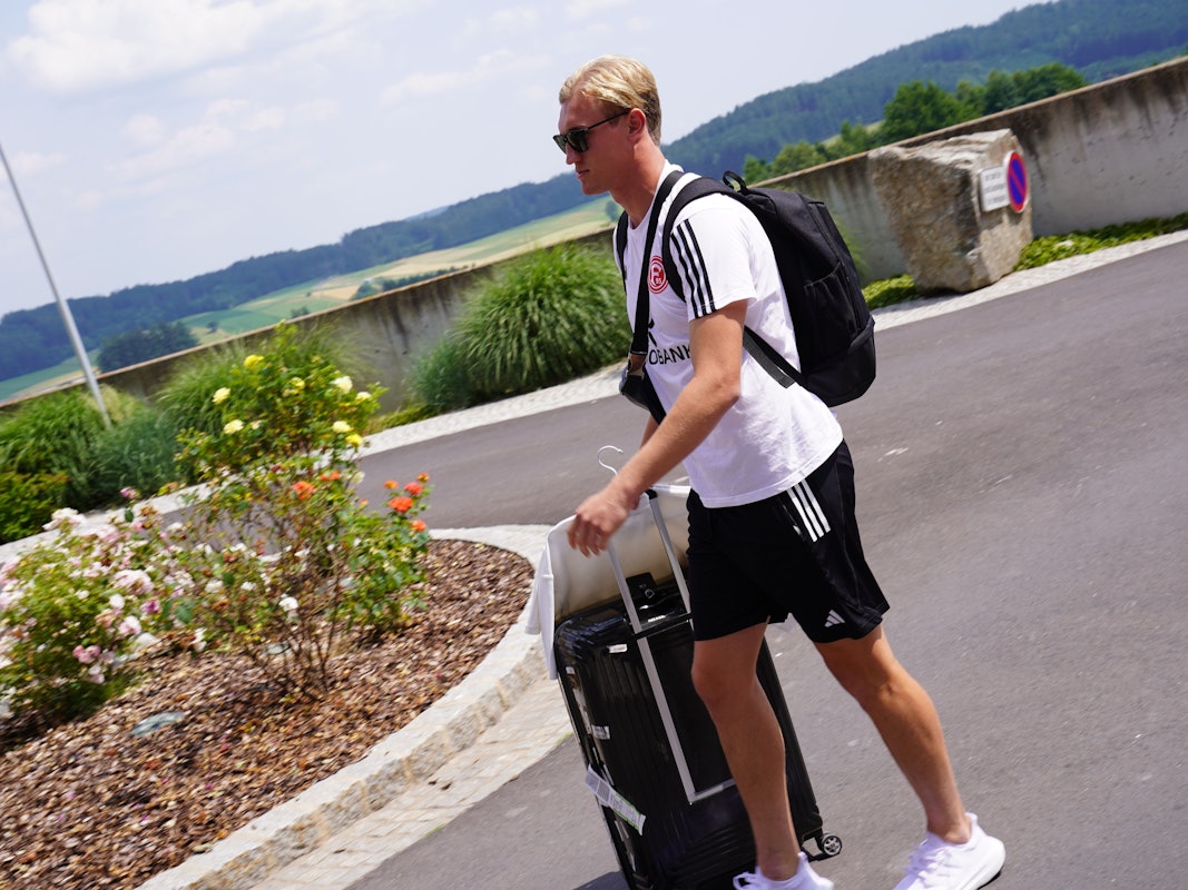 Christoph Klarer kommt am Falkensteiner-Hotel in bad Leonfelden an.