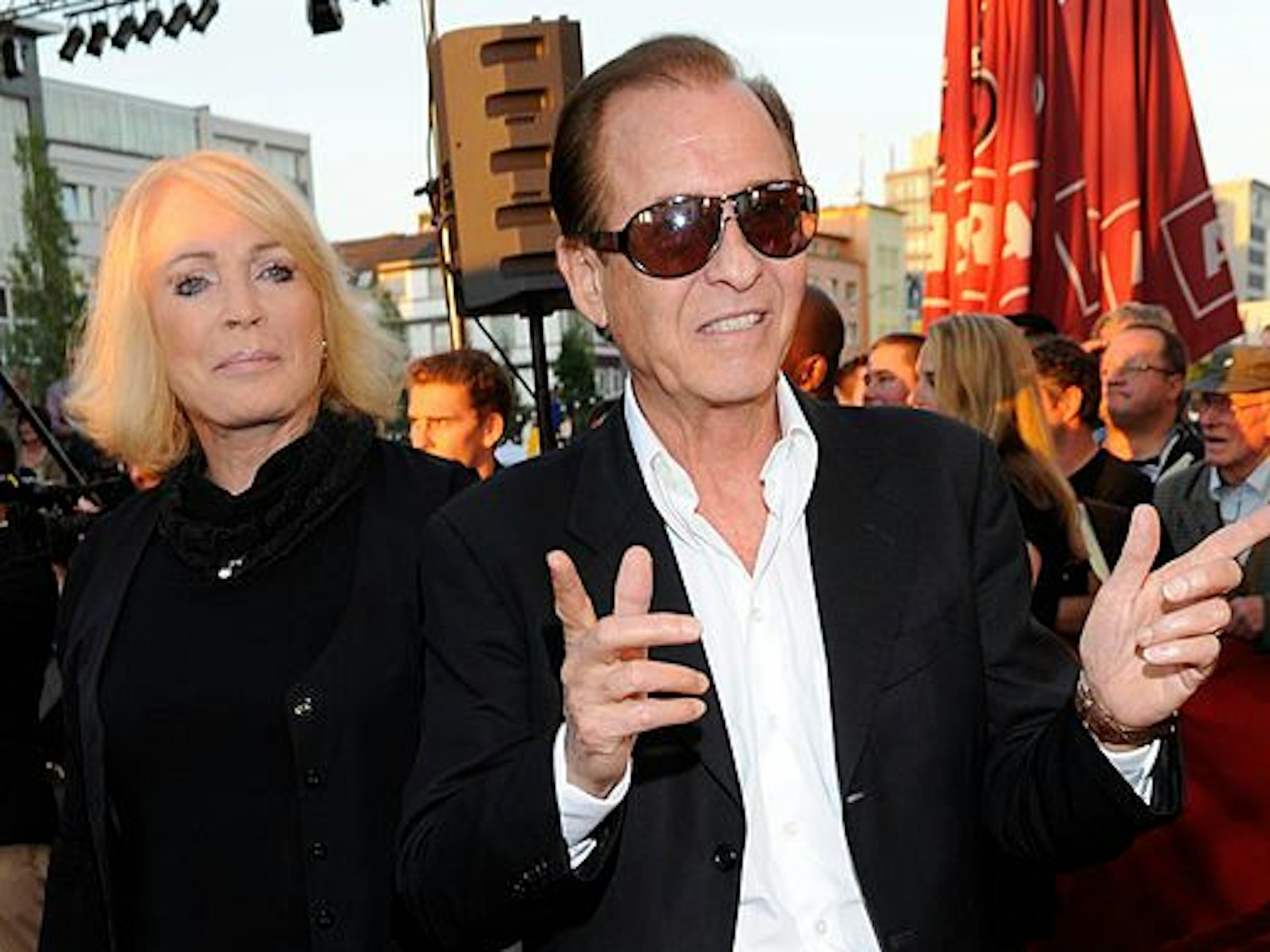 Schlagersänger Michael Holm und Ehefrau Beate am 9. September 2012 in Hamburg.