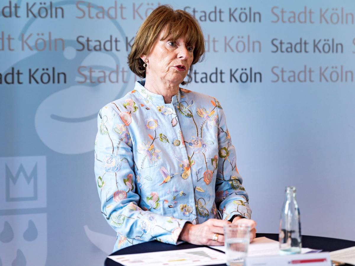 Henriette Reker bei einer Pressekonferenz