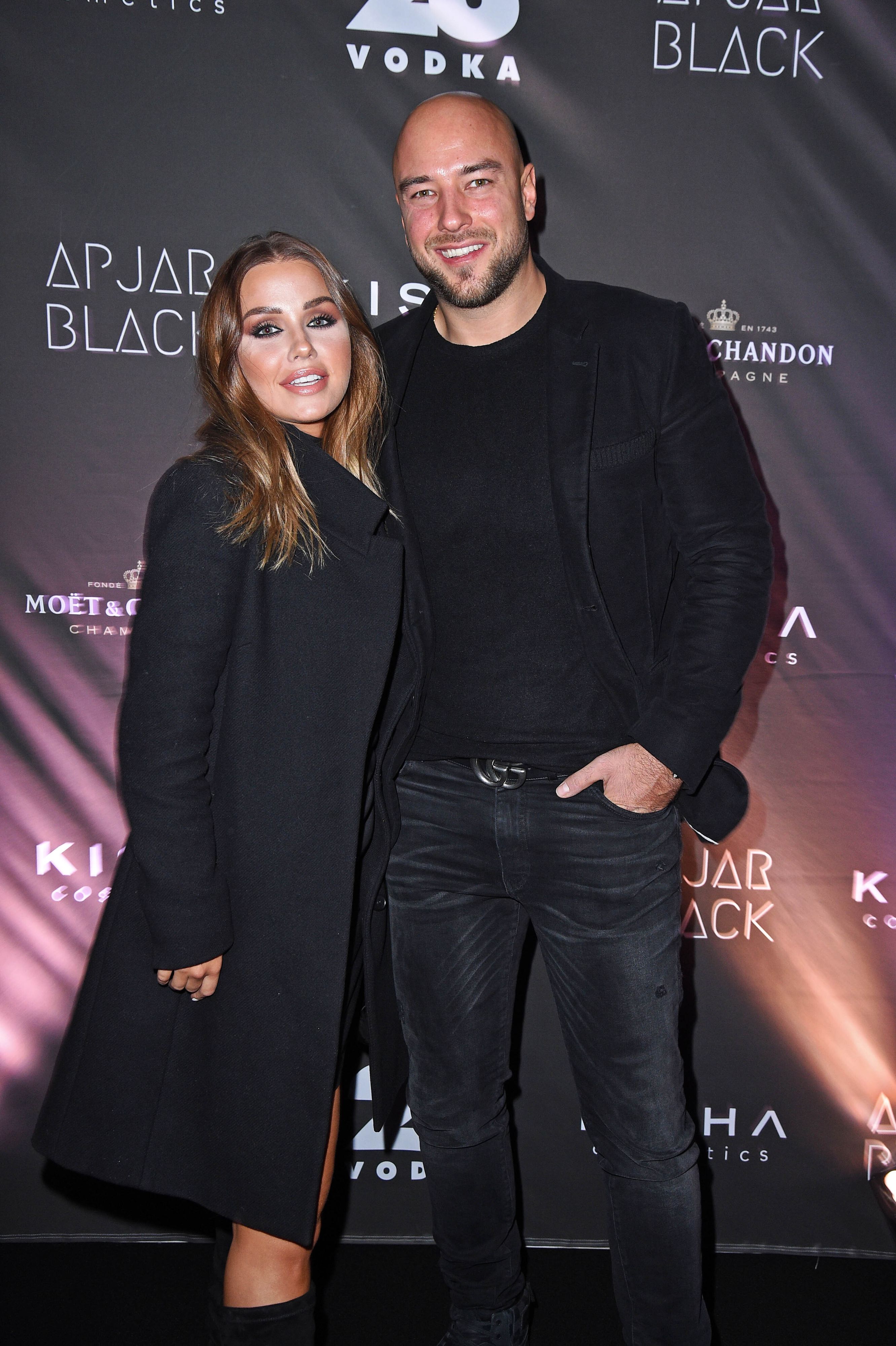 Yosh cheklovlarisiz jinsiy aloqa videolari Yalangoch basketbol video