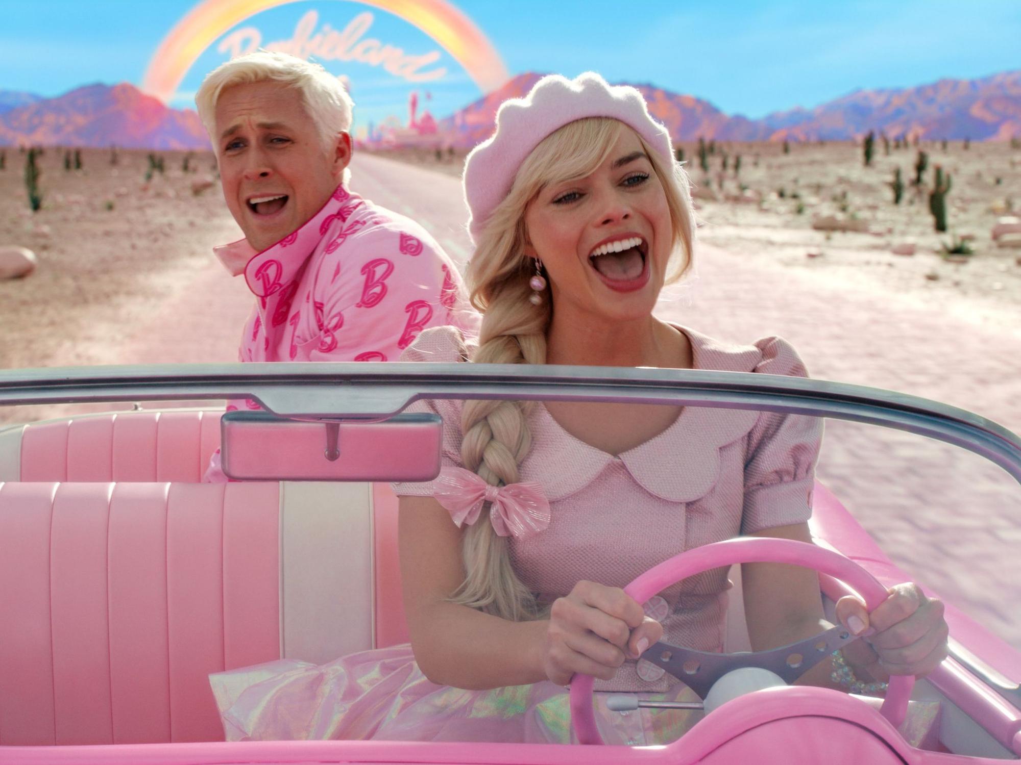 Margot Robbie und Ryan Gosling als Barbie und Ken in "Barbie - Der Film". Deutschlandstart: 20. Juli 2023.