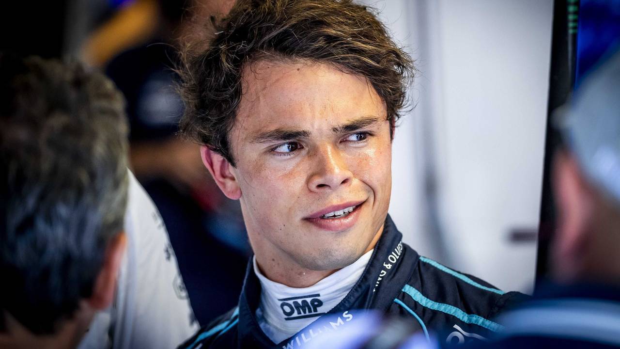 Nyck de Vries in der Boxengasse vor dem Großen Preis von Italien.