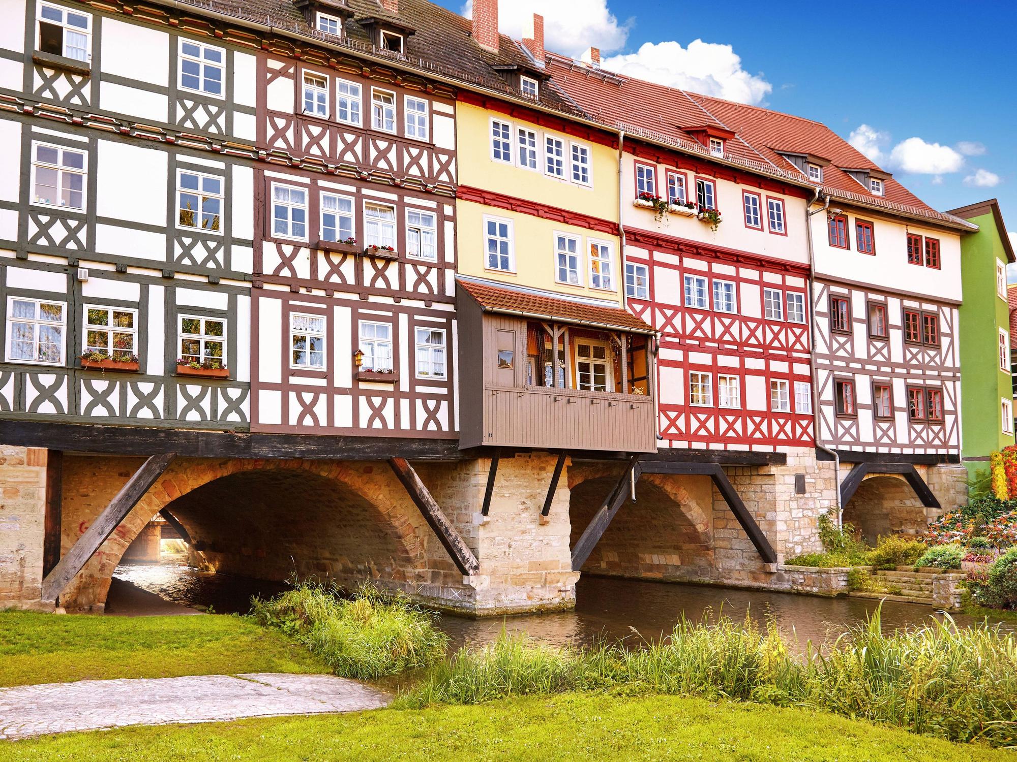 Die bebaute und bewohnte Krämerbrücke in Erfurt.
