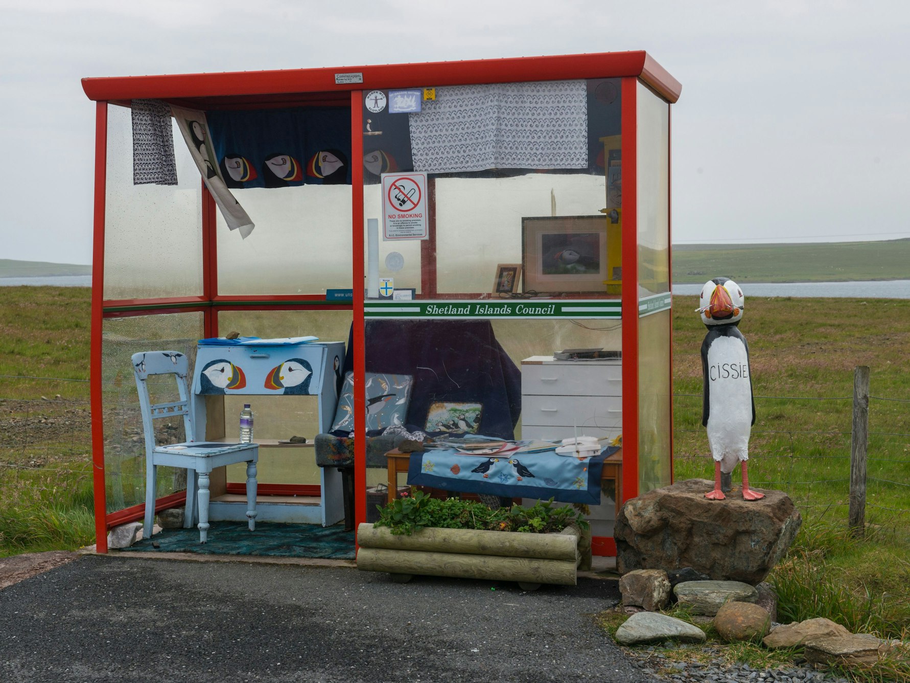 Die Bushaltestelle auf der Shetlandinsel Unst