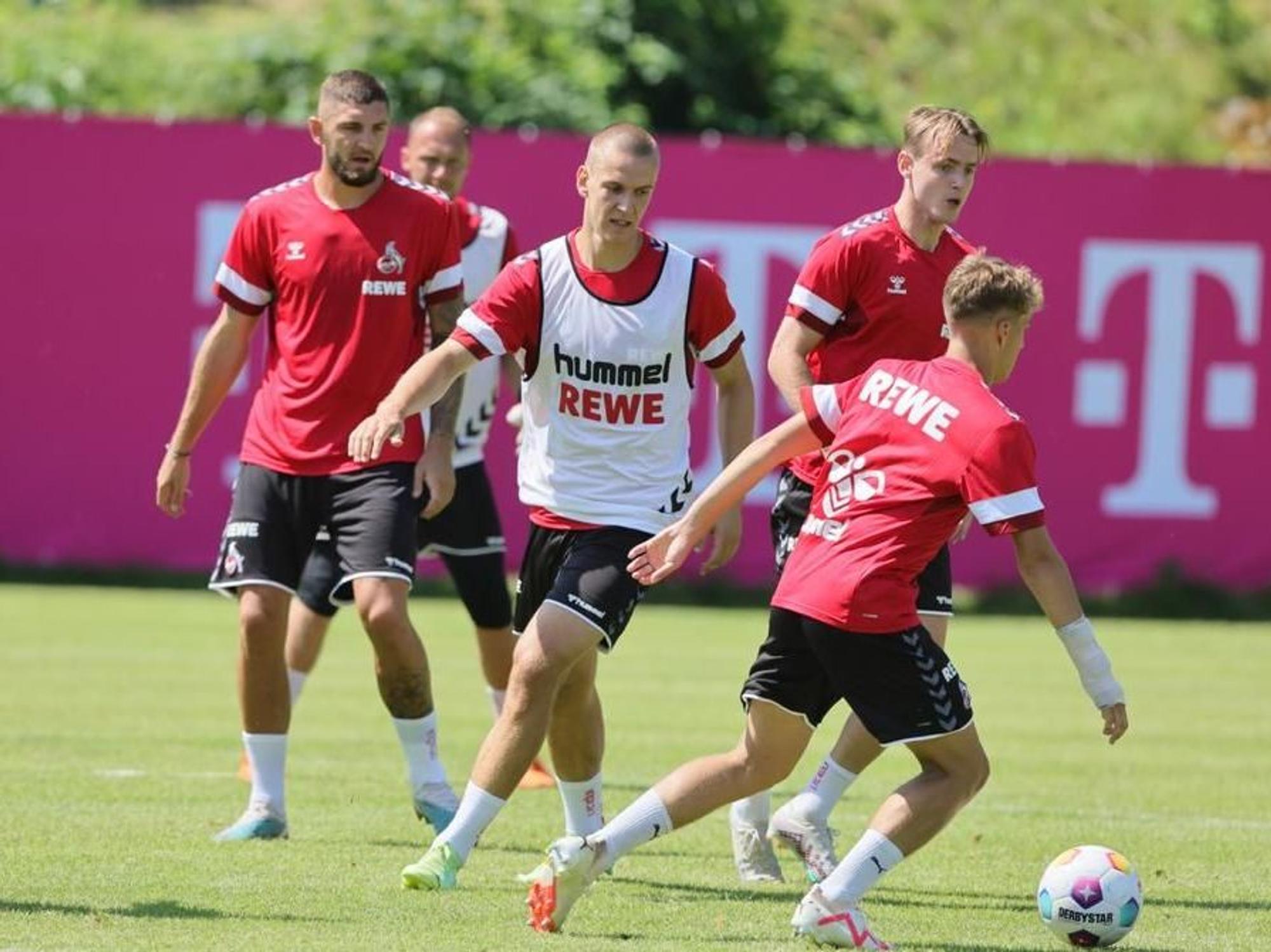 Stürmer Florian Dietz am Dienstag (18. Juli 2023) erstmals seit über acht Monaten wieder im Team-Training des 1. FC Köln.