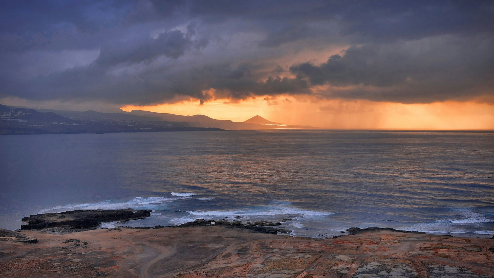 Auf dem Foto sieht man die Playa del Confital.