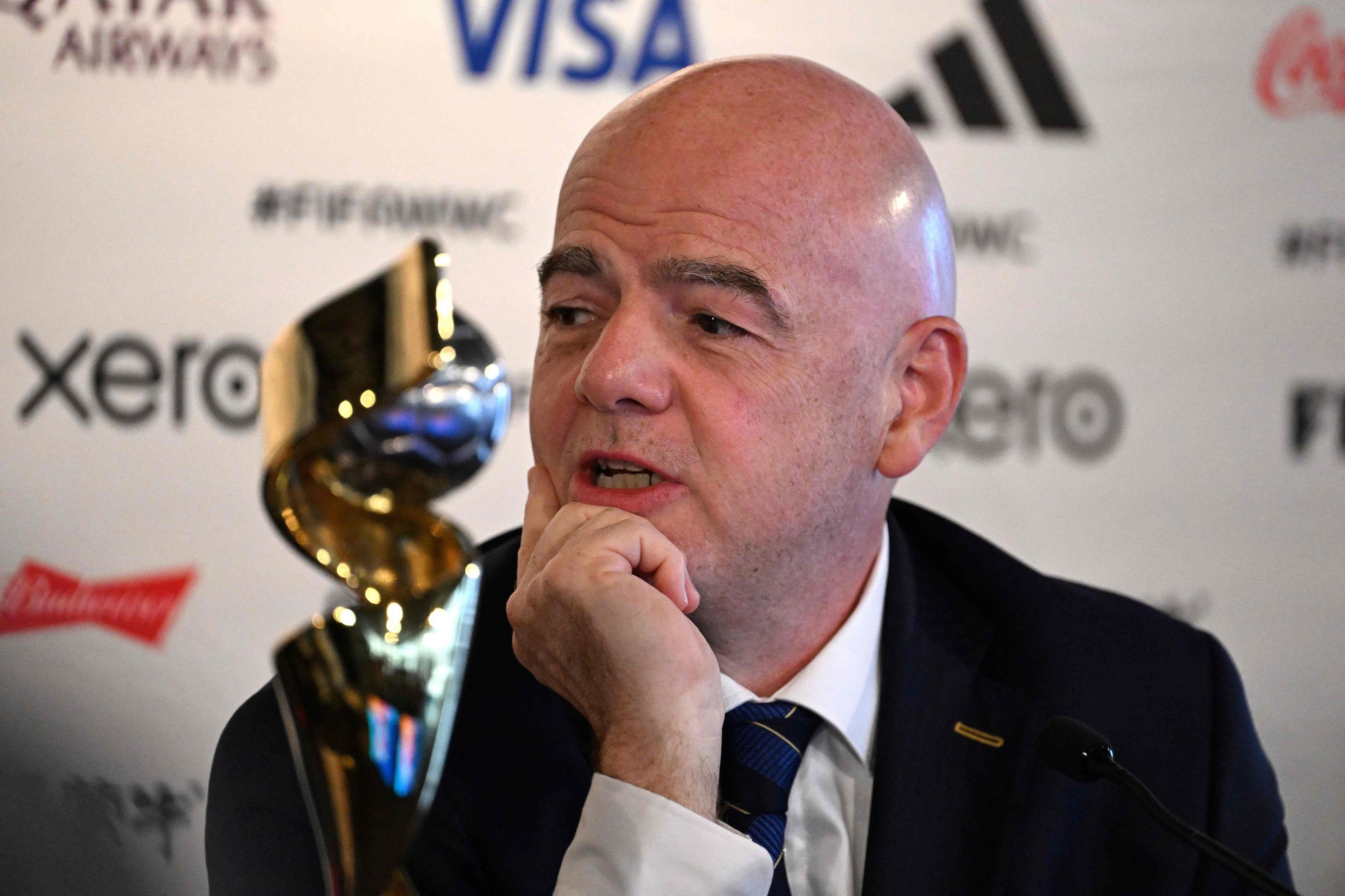 Fifa-Präsident Gianni Infantino beantwortet auf einer Pressekonferenz die Fragen der Journalisten.