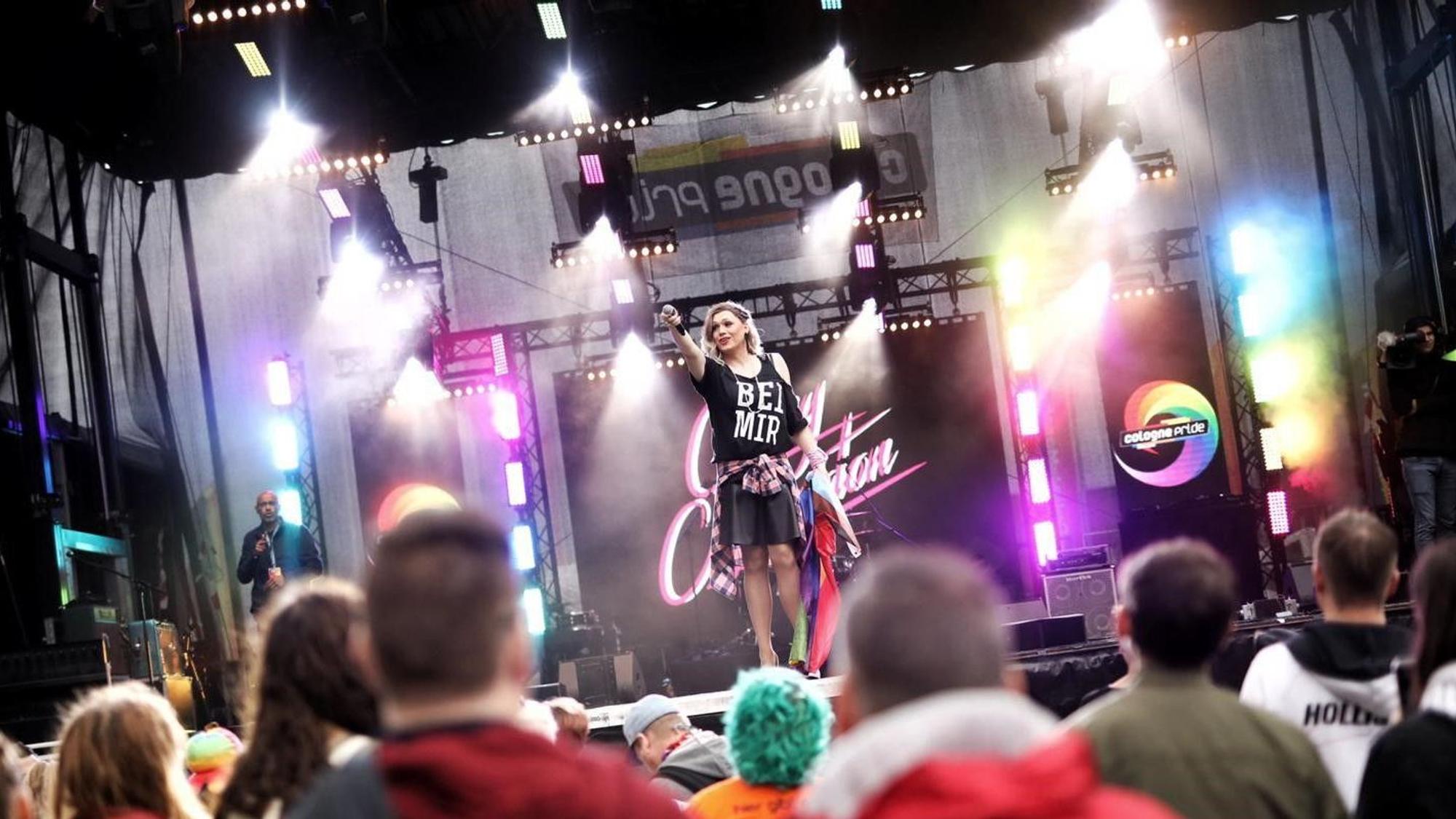 Cassy Carrington auf der Bühne am Heumarkt in Köln.