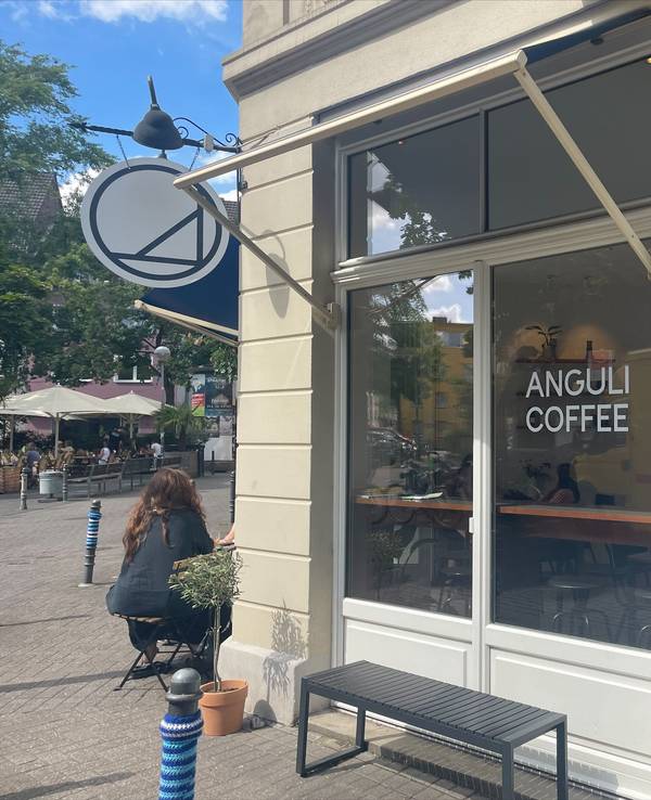 Anguli Coffee von außen.