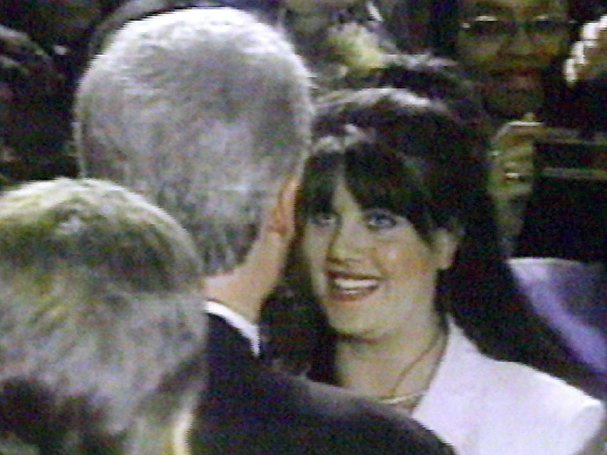 Das undatierte Standbild aus einem Video von Sky News zeigt ein Zusammentreffen zwischen dem damaligen US-Präsidenten Bill Clinton und der damals 24-jährigen Monica Lewinsky.