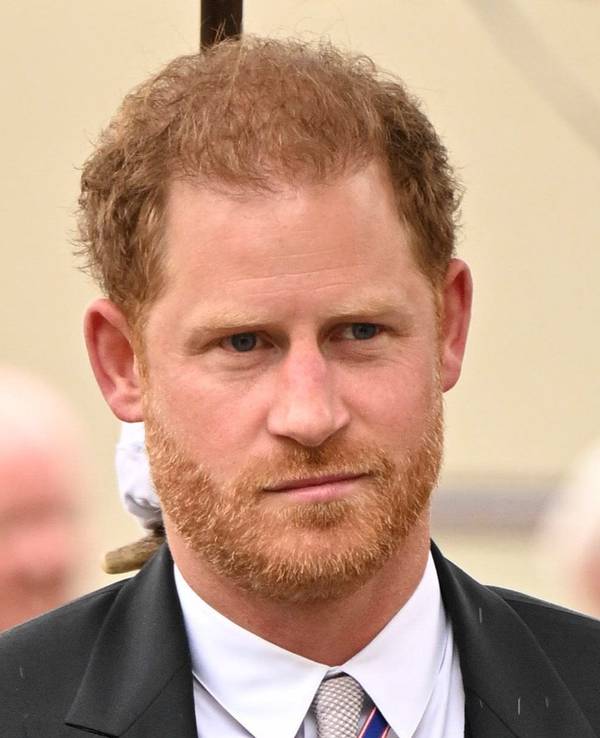 Prinz Harry schaut skeptisch.