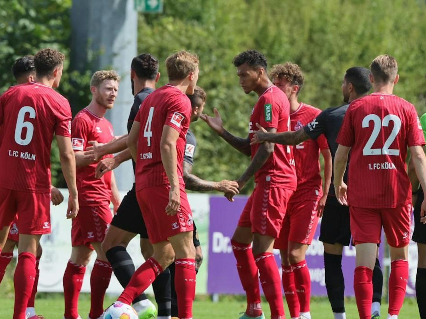 Davie Selke zettelt gegen Mallorca eine Rudelbildung an.