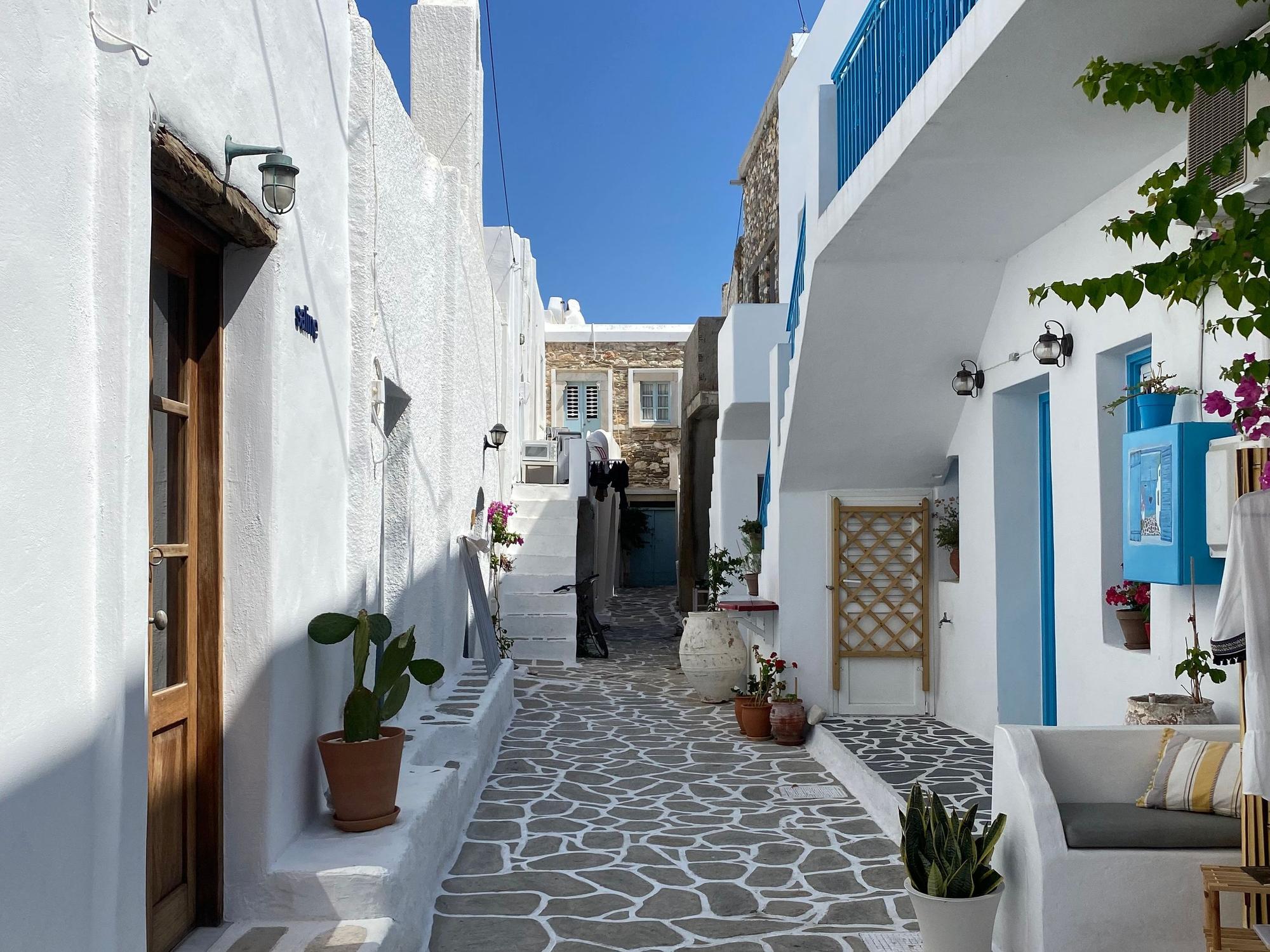 Eine Gasse in Naoussa auf Paros
