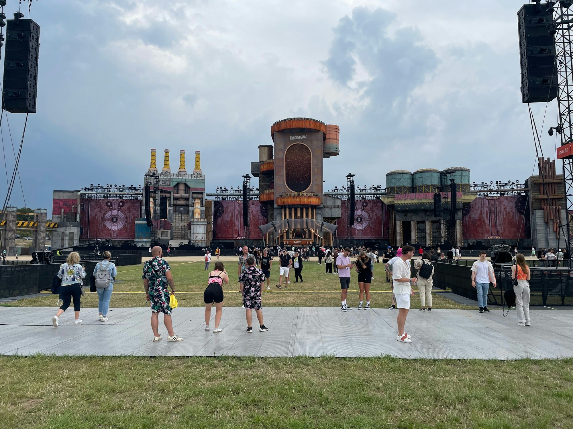 Die Mainstage des NRW-Festivals Parookaville 2023 in Weeze.