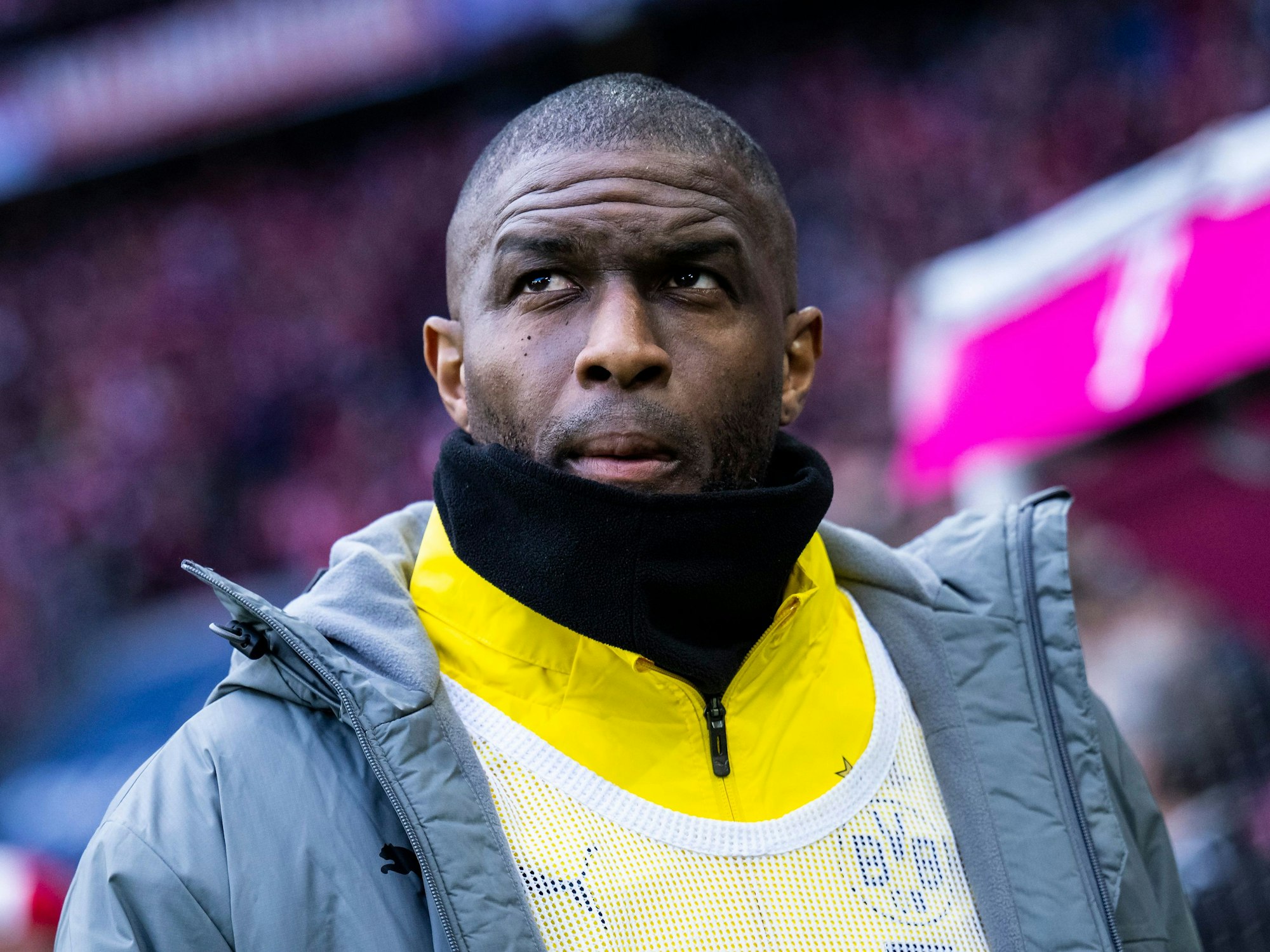 Anthony Modeste auf dem Weg zum Aufwärmen beim Spiel gegen den FC Bayern München.