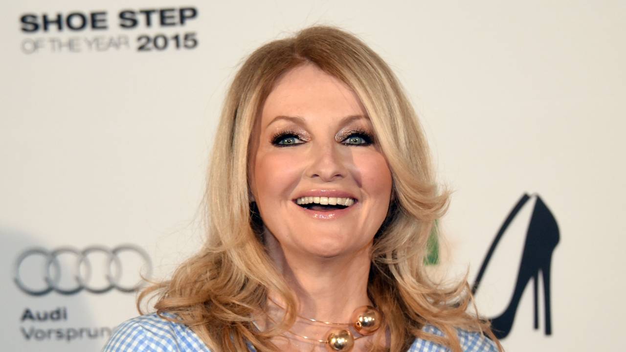 Die Moderatorin Frauke Ludowig posiert in Hamburg beim Deichmann Shoe Step of the Year Award.