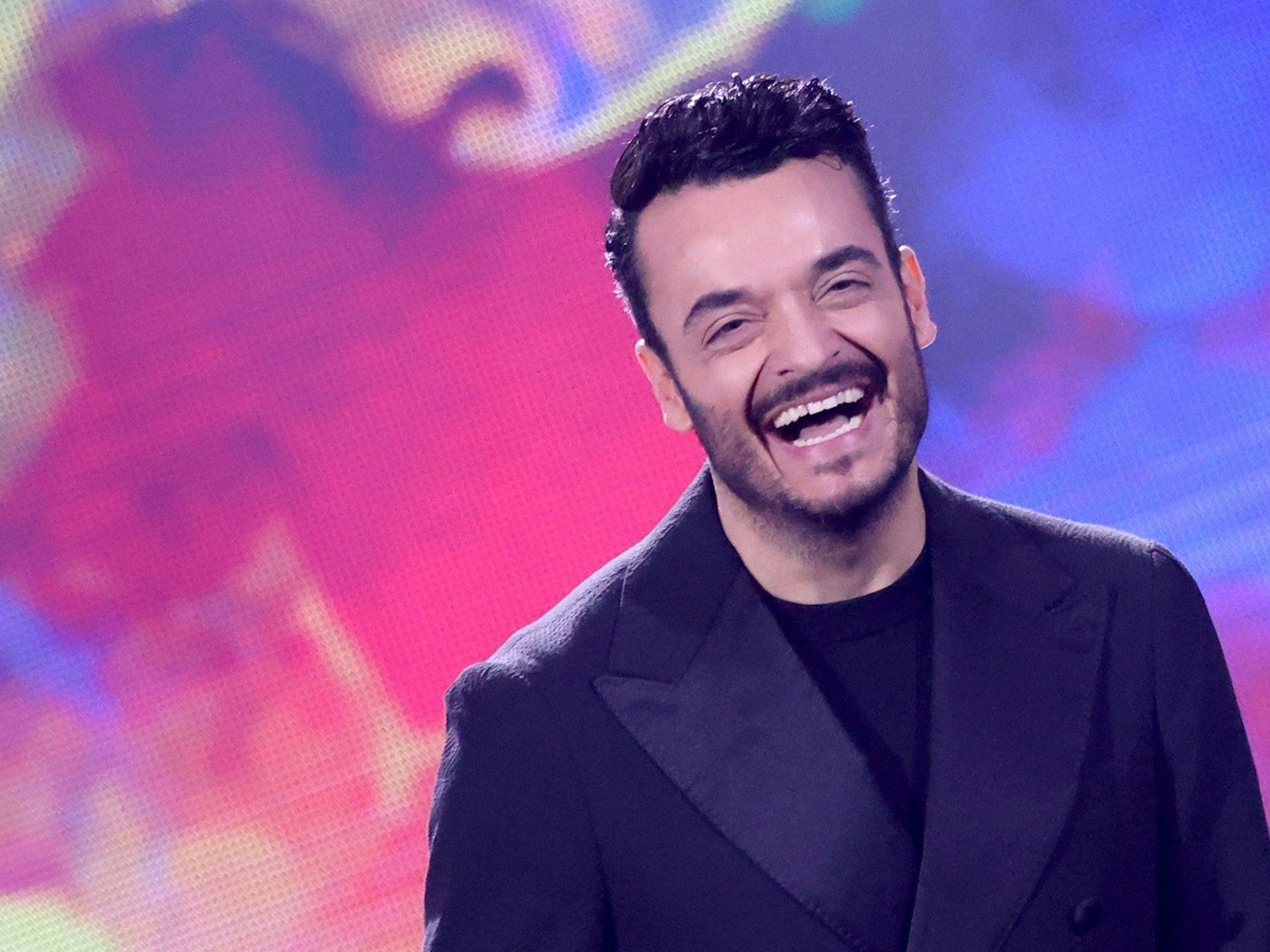 Giovanni Zarrella lächelt bei der Spendengala „Ein Herz für Kinder“.