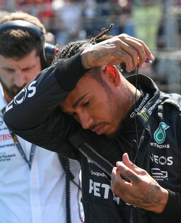 Lewis Hamilton am 23. Juli 2023 vor dem Rennen auf dem Hungaroring.