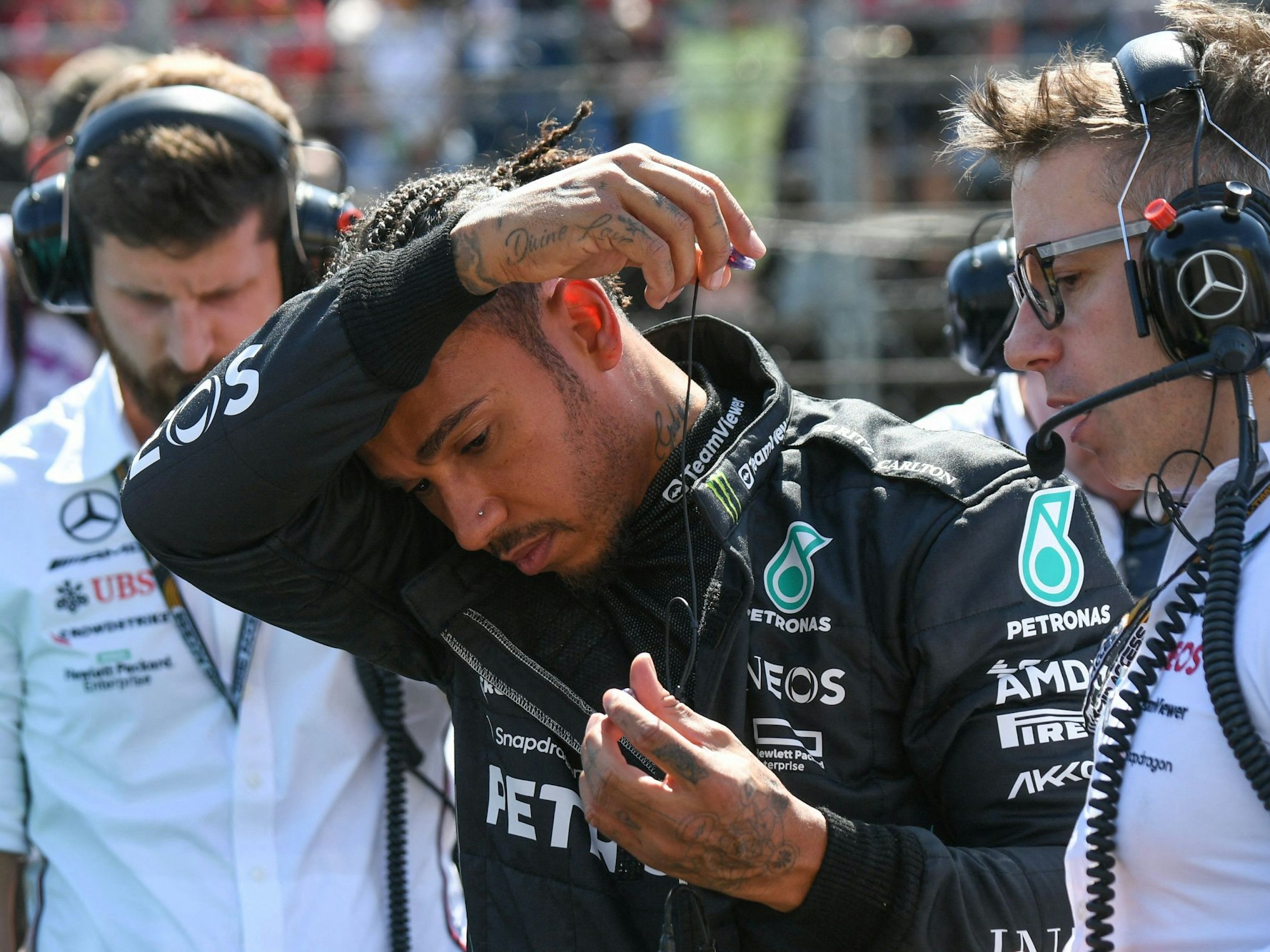 Lewis Hamilton am 23. Juli 2023 vor dem Rennen auf dem Hungaroring.